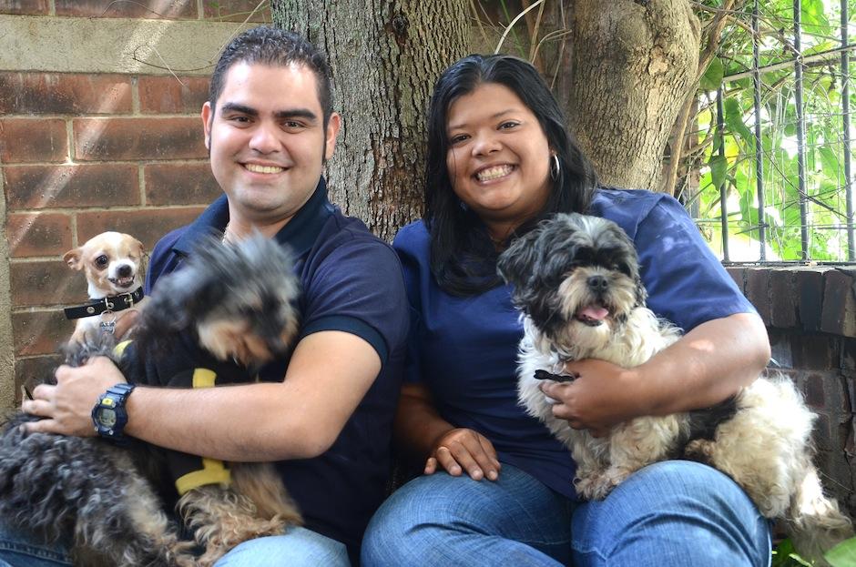 Donald Piedrasanta y Andrea Villegas son los fundadores de Pet Rescue, una brigada de búsqueda y rescate animal. (Foto: Selene Mejía/Soy502)&nbsp;