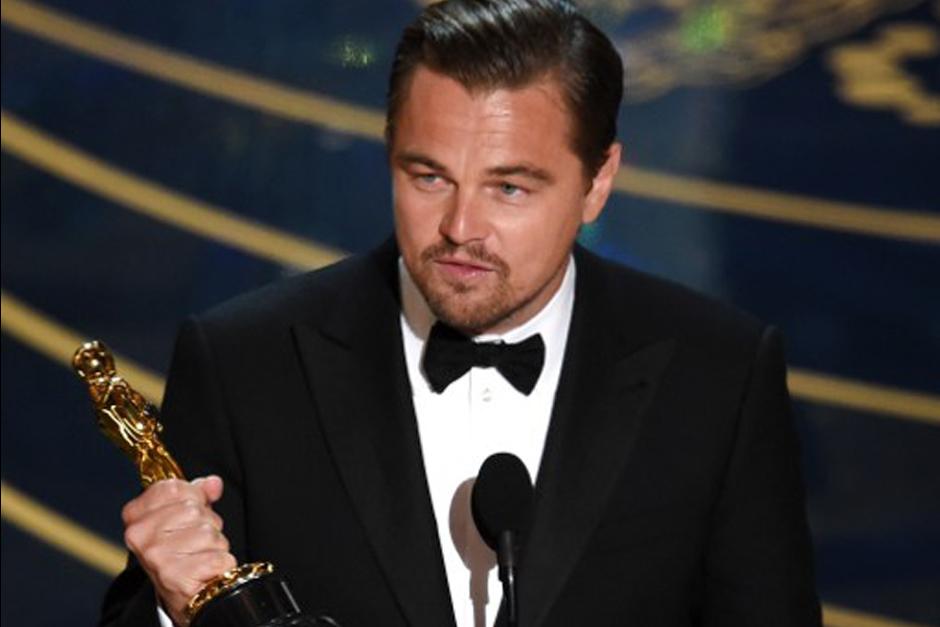 Leo DiCaprio, por fin, pudo tener una estatuilla entre sus manos. (Foto: AFP)