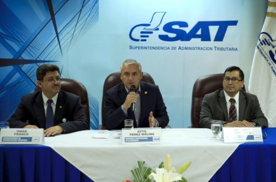 El presidente Otto Pérez Molina visitó esta tarde la Superintendencia de Administración Tributaria (SAT), donde se informó que no se alcanzó la meta tributaria, de nuevo. (Foto: AGN)