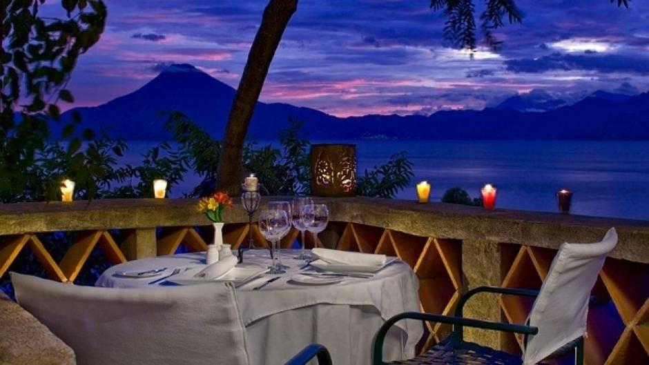 Restaurante Palopó en el lago de Atitlán.