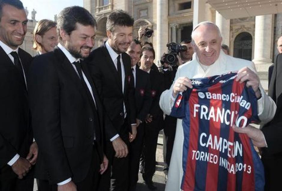 San Lorenzo de Almagro el equipo del Papa Francisco, será rival de Municipal en el partido conmemorativo de los 80 años del cuadro escarlata. (Foto: EFE)