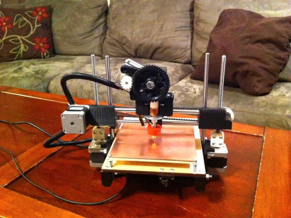 La impresora Printrbot es una buena opción para explorar y tener en casa. Es barata y aunque sólo permite imprimir objetos pequeños, puedes construir objetos complejos si los armas como legos. (Foto: Kickstarter.com)