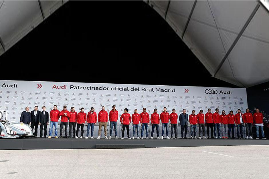 Uno a uno fueron recibiendo los carros de la más alta gama de la empresa alemana, Audi. (Foto: RealMadrid.com)