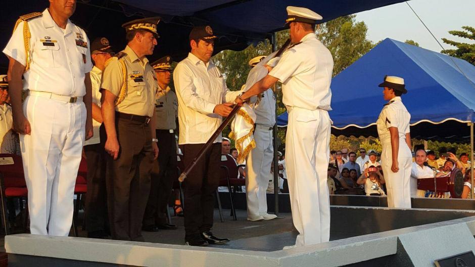 El presidente, Jimmy Morales, asistió a la celebración del LVII aniversario de la Marina de la Defensa Nacional. (Foto: Presidencia)&nbsp;
