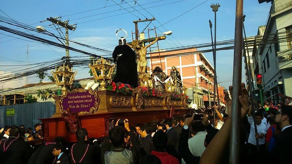 La procesión salió a las 4 de la tarde de San Francisco. (Foto: Jorge Sente/Nuestro Diario)