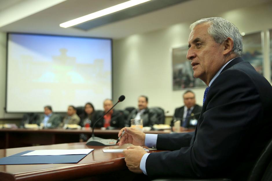 El presidente Otto Pérez Molina anunció que la comisión de alto nivel, ideada para reformar la SAT, ya no se conformará. (Foto: Presidencia)
