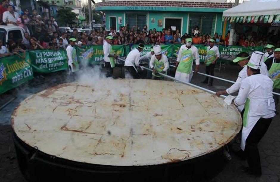 Los salvadoreños quieren hacer una pupusa gigante. (Foto: Prensa Gráfica)