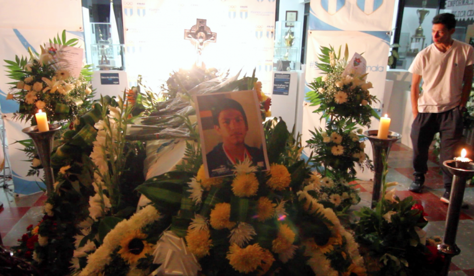 Los restos mortales del deportista, Quainy Bonilla, fueron velados en el Palacio de los Deportes en la zona 5 capitalina.