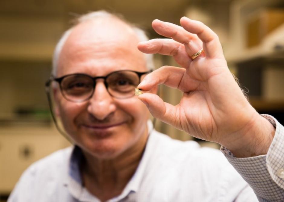 El científico Rachid Yazami lleva cinco años desarrollando el chip. (Foto:&nbsp;ibtimes.co.uk)