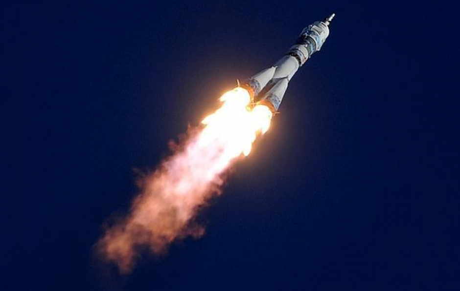 La antorcha olímpica que viaja a bordo de la nave rusa Soyuz TMA-11M es la que inaugurará los Juegos de Invierno de Sochi 2014 (Foto: AFP)