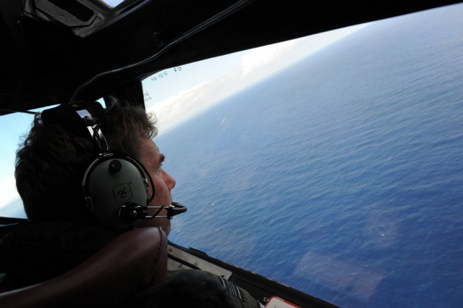 El testigo afirma que vio un avión en llamas sobre el océano Índico el día de la desaparición del vuelo. (Foto: AFP)