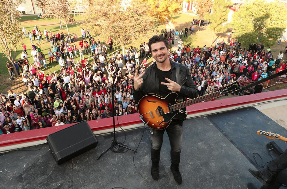 &nbsp;El cantautor colombiano Juanes celebra su colaboración musical en la nueva película de Disney, "McFarland, USA". (Imagen: Twitter/Juanes)