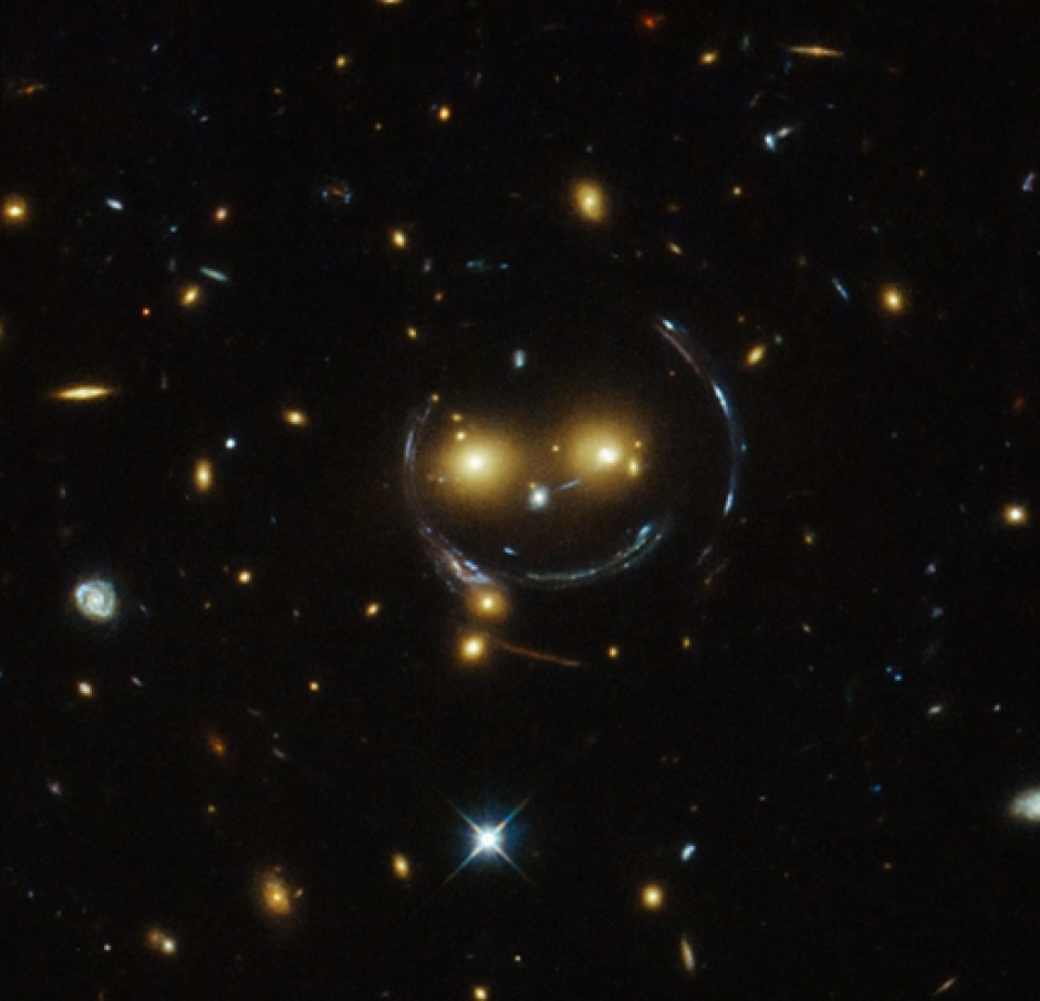 El telescopio Hubble captó esta curiosa imagen de un cúmulo de galaxias que parecen ser una cara sonriente. (Foto: NASA y ESA)