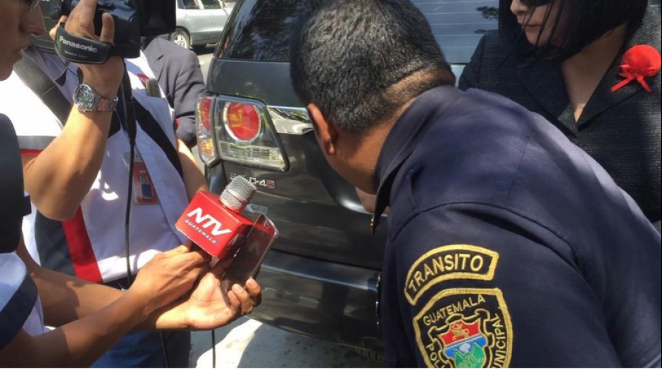 La congresista del partido Lider fue multada con 500 quetzales por llevar tapado el número de placa de su vehículo. (Foto: Amílcar Montejo)&nbsp;