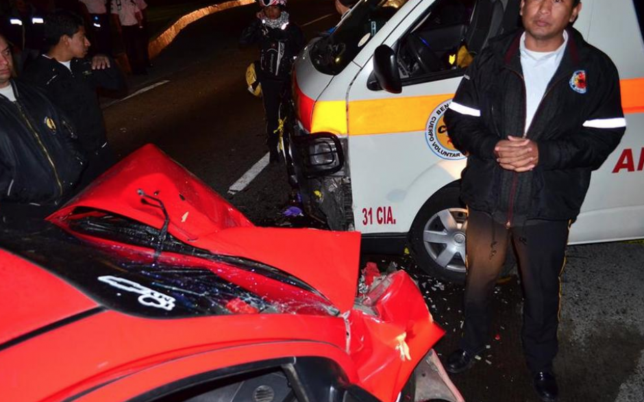 El accidente ocurrido en enero de este año, cuando un conductor ebrio atropelló a unos bomberos que atendían una emergencia, motivó acciones que aún no se han concretado. (Foto: Archivo/Soy502)