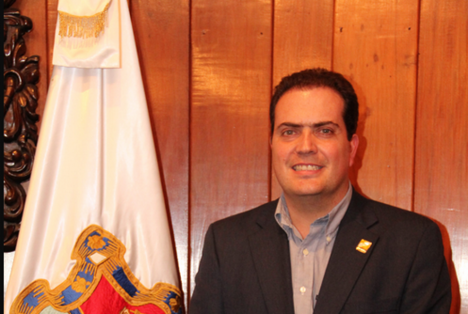 Rodolfo Neutze será el compañero de fórmula de Roberto González, candidato presidencial del partido CREO. (Foto: Municipalidad de Guatemala)