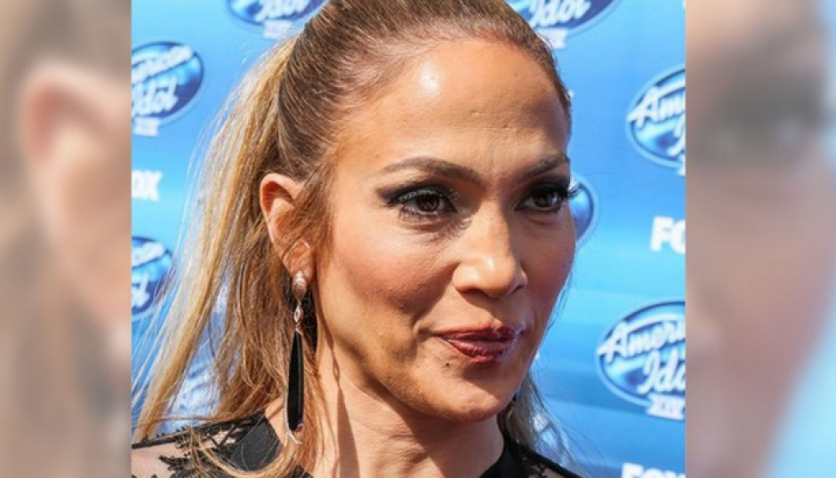 Se difunde una imagen de Jennifer López donde luce un tanto avejentada en la gala de la gran final de la temporada 14 de "American Idol". (Foto: Twitter/pueblaonline.com.mx)