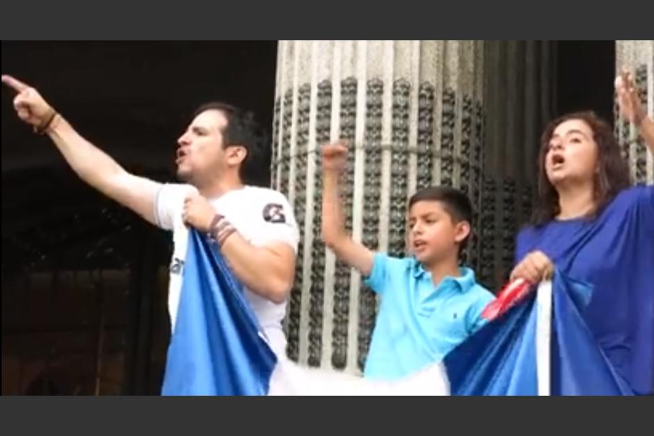 Imagen captada del video que muestra como un niño se limita a manifestar sin utilizar expresiones inadecuadas, dando un ejemplo de buena educación. (Imagen: Video FB)