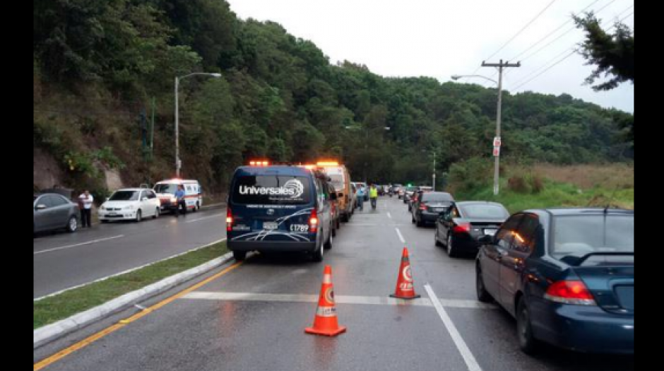 Un accidente de tránsito complicó la movilidad en el bulevar austriaco en la zona 16. &nbsp;(Foto: Municipalidad de Guatemala)&nbsp;