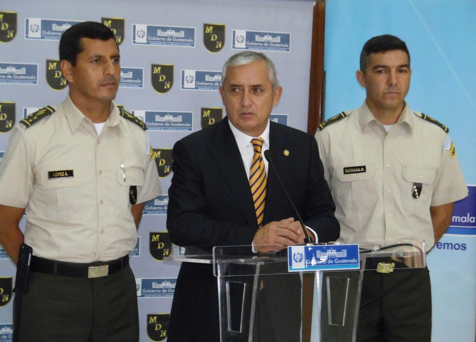 Presidente Otto Pérez Molina brindó conferencia de prensa luego de reunirse con la cúpula del Ejército. (Foto: Presidencia)
