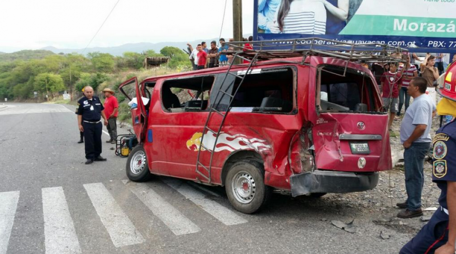 Dos personas fallecieron en un accidente de tránsito ruta a las Verapaces. (Foto:&nbsp;@CBMDEPTAL)