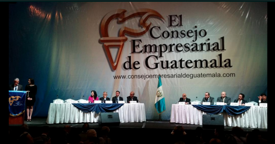 En el foro del Consejo Empresarial de Guatemala estuvieron ausentes los tres punteros de la última encuesta. (Foto: Twitter/Orlando Bobadilla)