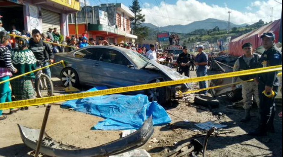 Cuatro muertos deja accidente de tránsito en el kilómetro 189 de la Ruta Interamericana. &nbsp;(Foto: Twitter/@stereo100xela)