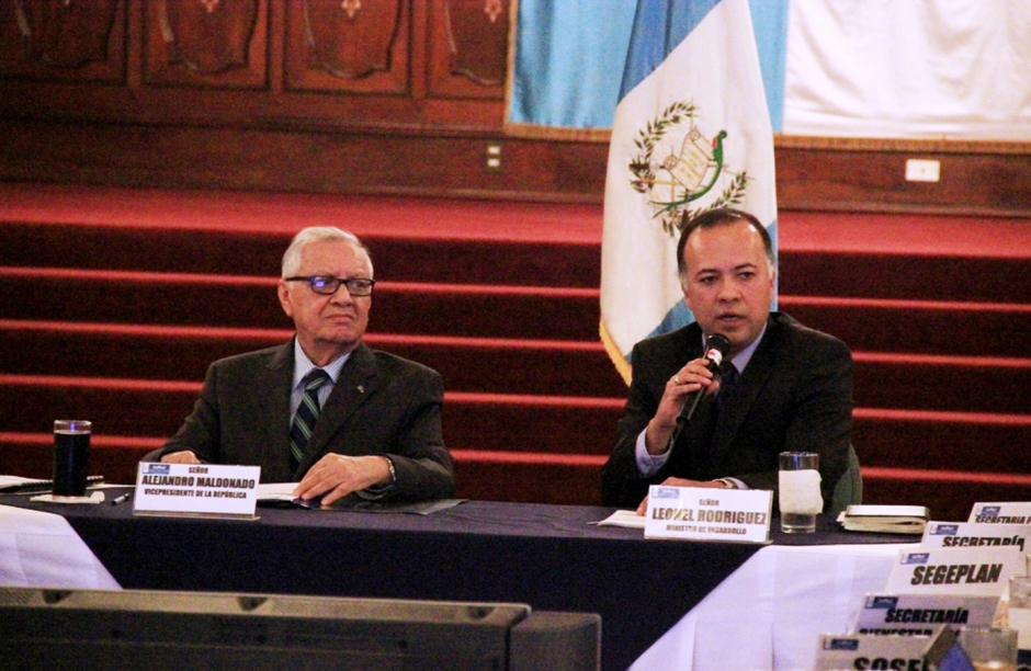 Leonel Rodríguez aún participó en el Gabinete Social junto al presidente Alejandro Maldonado, pero este lunes se confirmó su destitución. (foto: Presidencia)
