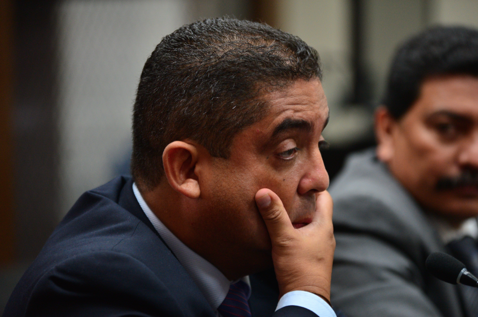 Juan Carlos Monzón, minutos antes de que iniciará la audiencia de primera declaración, luego de haberse entregado a la Justicia. (Foto: Wilder López/soy502)