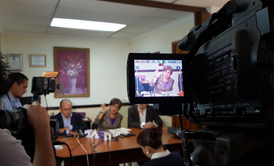 La bancada de Encuentro por Guatemala, liderada por la diputada Nineth Montenegro, pidió a la comisión de Finanzas que haga público el dictamen del Presupuesto 2016. (Foto: Soy502)&nbsp;