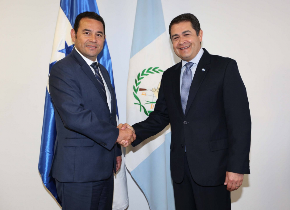 El presidente electo, Jimmy Morales, visitó este lunes al presidente de Honduras, Juan Orlando Hernández. (Foto: Presidencia de Honduras)