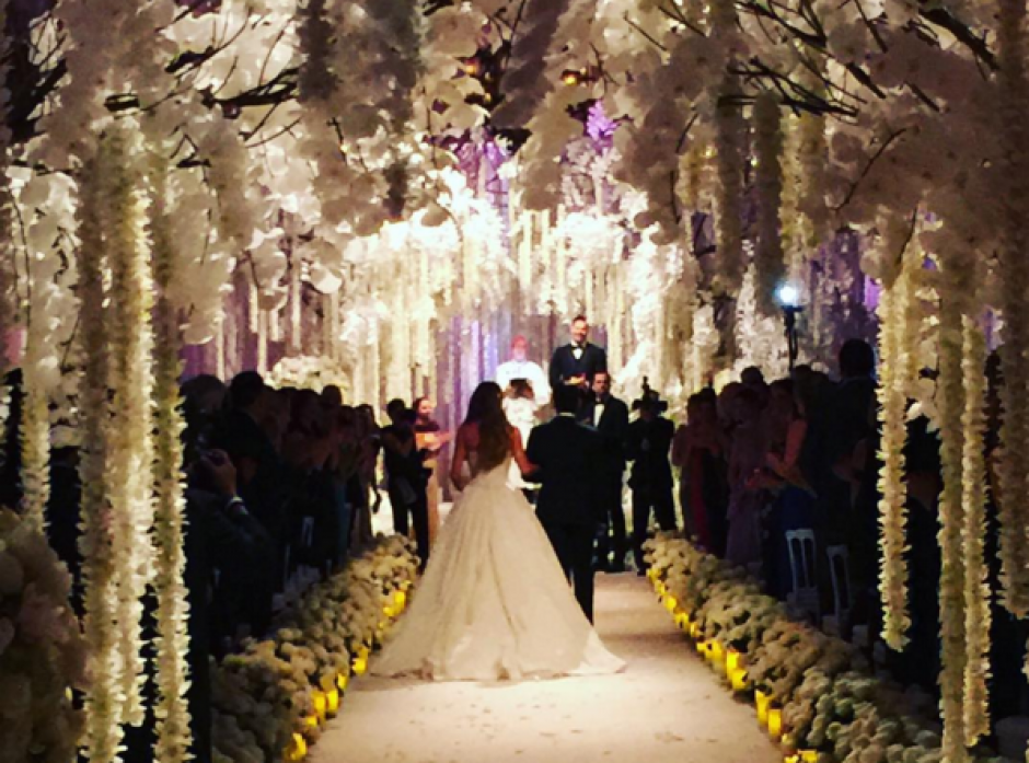 Sofía Vergara y Joe Manganiello caminan al altar. (Foto: Instagram/Sofía Vergara)