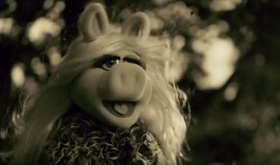 Miss Piggy interpreta el tema "Hello". (Imagen Youtube/Latest TV Promos)