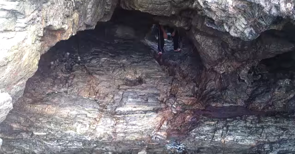 Esta cueva es el lugar donde se resguardan miles de insectos. (Imagen: YouTube/bustybilly)