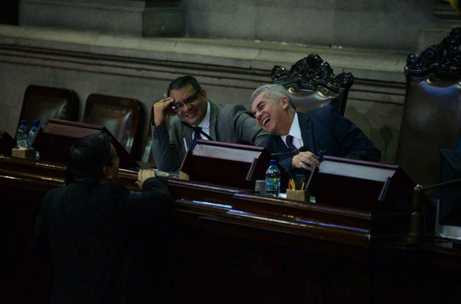 El presidente del Congreso ríe durante la sesión realizada la tarde de este martes. (Foto: Wilder López/Soy502)