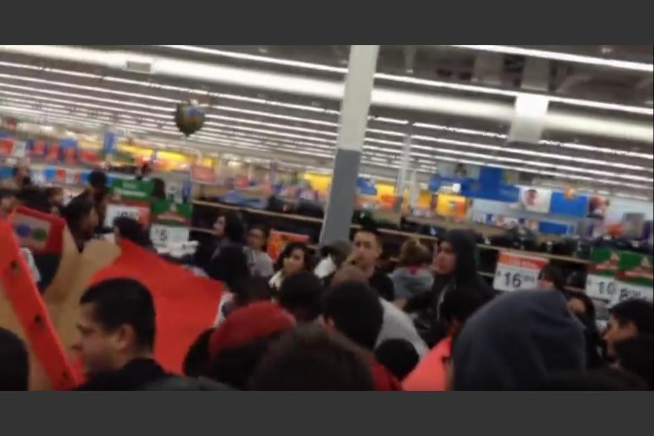 La locura por las compras en el "Black Friday" empieza. (Imagen: YouTube)