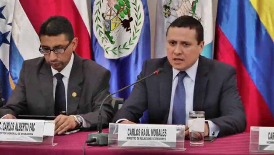 El canciller guatemalteco Carlos Raúl Morales se reunió con un grupo de funcionarios de Centroamérica y México para abordar la crisis de los cubanos en Costa Rica. &nbsp;(Foto: &nbsp;Cancillería de Guatemala)&nbsp;