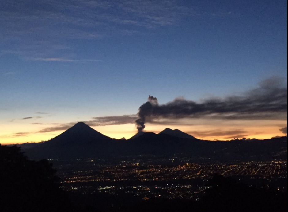 El volcán de Fuego entró de nuevo en erupción la tarde del 20 de enero. (Foto:SebastiánSiero/Twitter)