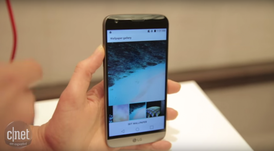 El nuevo LG G5 cuenta con una pantalla auxiliar para ver múltiples notificaciones. (Imagen: Captura de YouTube)