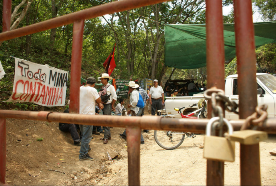 La comunidad en resistencia de pobladores La Puya celebran la decisión de la CSJ. (Foto: Archivo/Soy502)&nbsp;