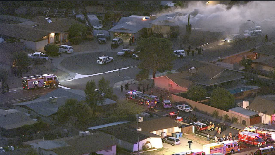 Un tiroteo tuvo lugar durante un incendio en una vivienda de Phoenix, Arizona. (Imagen: Twitter)