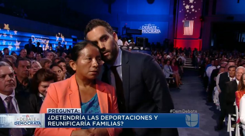 Lucía Quiej es la guatemalteca que preguntó en el debate demócrata, transmitido por la cadena Univisión, sobre los niños migrantes. (Foto: Univisión)