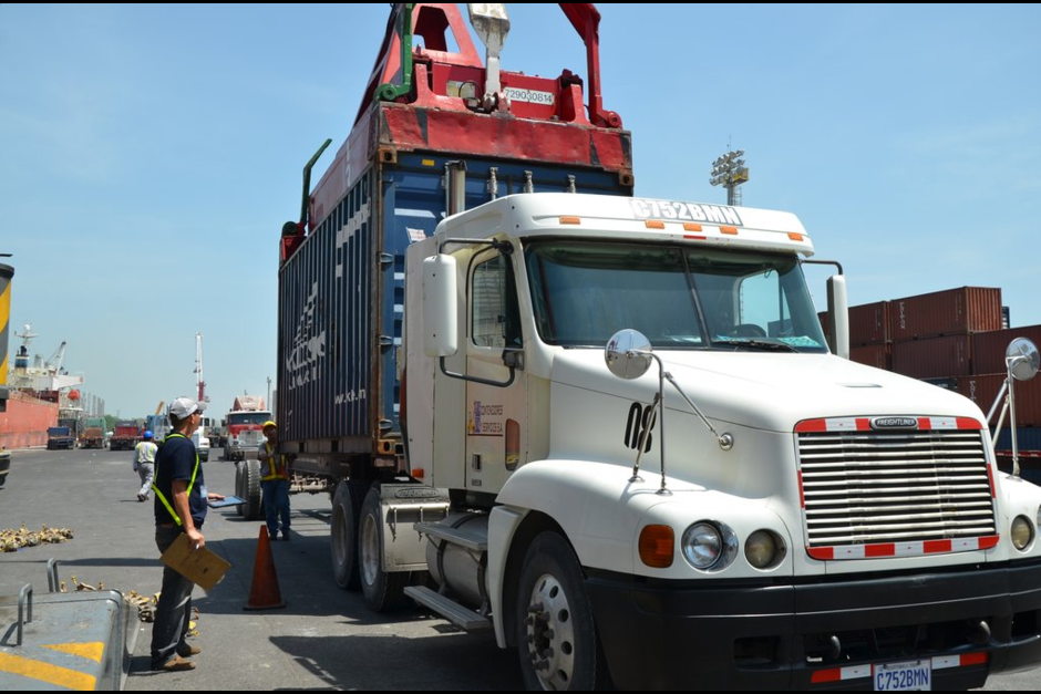 SAT envió un nuevo equipo de 35 funcionarios que revisarán las rampas en Puerto Quetzal. (Foto: Archivo/Soy502)