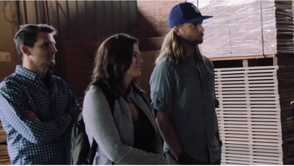 Dos músicos de la banda estadounidense Maroon 5 participaron en un documental de Reverb, una organización ambientalista. (Captura YouTube)