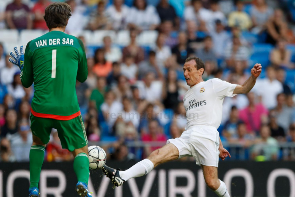 Emilio Butragueño un referente del equipo Real Madrid participó en el partido benéfico contra las estrellas del Ajax realizado en el Santiago Bernabéu. (Foto: Real Madrid)  