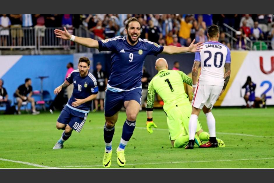 El argentino, muy criticado por sus actuaciones con su Selección, podría dejar Italia. (Foto: Twitter)