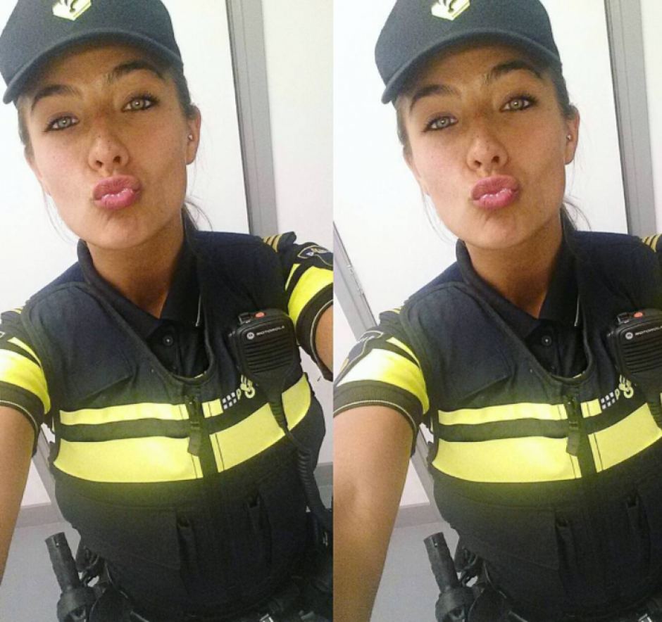 La ahora modelo luce con orgullo el uniforme de policía. (Foto: Instagram/@nochtlii)