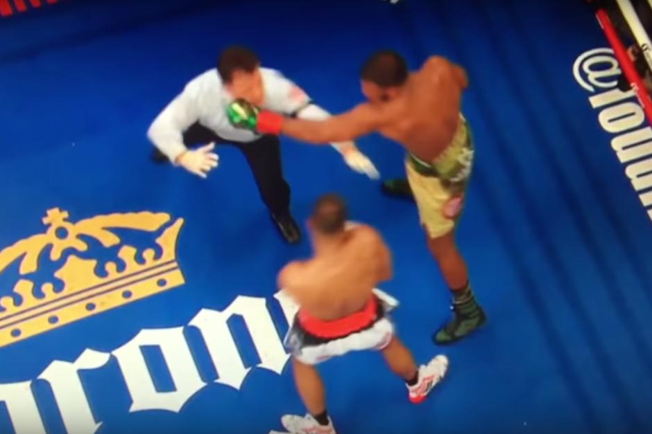 Momento en que el árbitro recibe el puñetazo de parte de uno de los boxeadores. (Imagen: captura de YouTube)