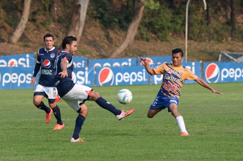 Universidad y Suchitepéquez igualaron sin goles en el estadio Revolución. (Foto: Sergio Muñoz/Nuestro Diario)