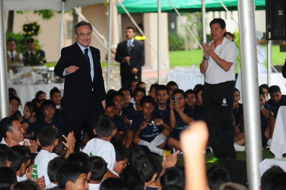 Florentino Pérez inauguró la segunda escuela del Real Madrid en Guatemala. (Foto: Nuestro Diario)